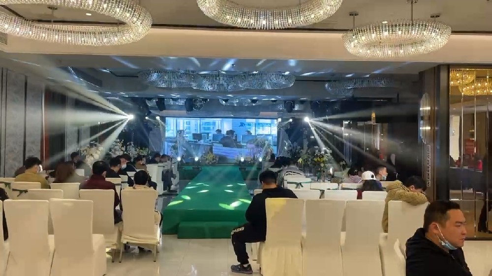 双雄醉为婚礼秀添彩,追求时尚与健康的新人们为双雄醉健康酒点赞