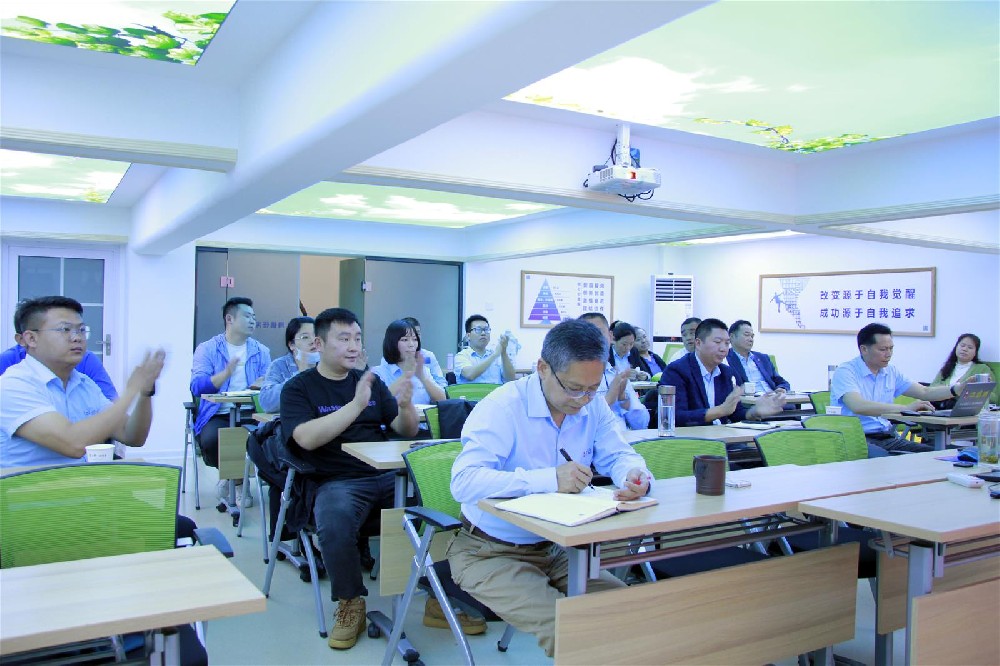 坚定冲刺首季目标，石花双雄醉召开5月经营工作会议