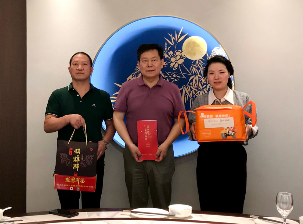 【双雄醉赞助襄阳企业家暖心工程系列报道】企业家申文宝、沈勇刚、王安进等收到暖心生日祝福